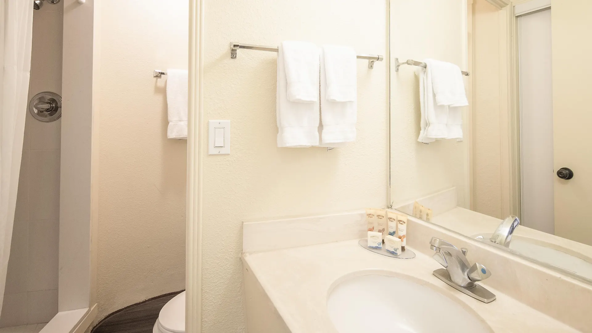 Hotel Ohia Waikiki Studio Suites Honolulu