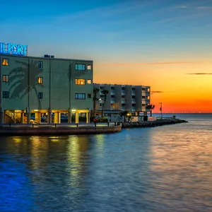 sailport-waterfront-suites.hotelstampa.org/